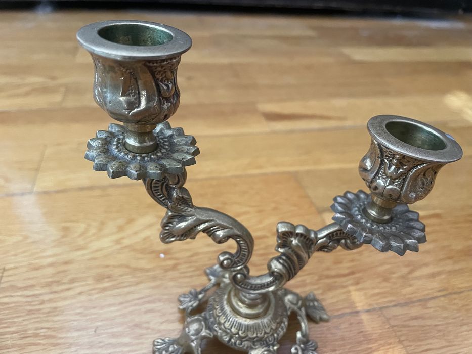 Moldura e castiçais em estanho antigos