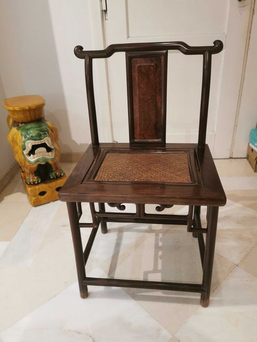 Conjunto de duas cadeiras orientais