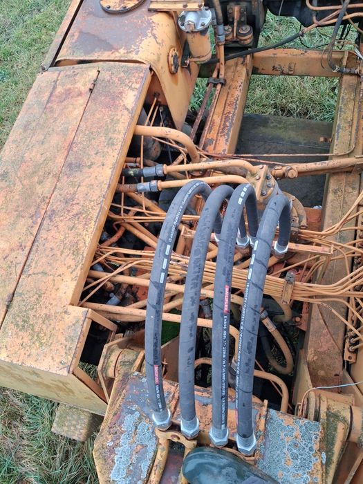 Продам ескаватор.