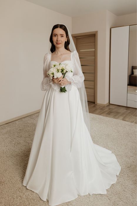 Продам весільну сукню