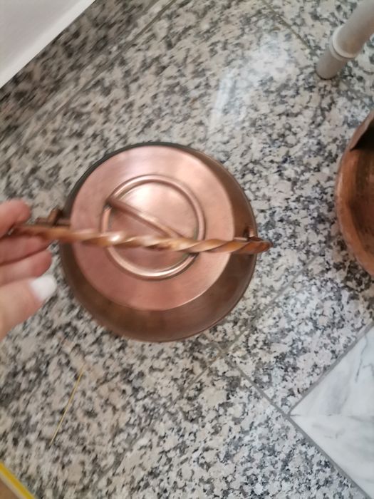 Panela de 3 pés em cobre