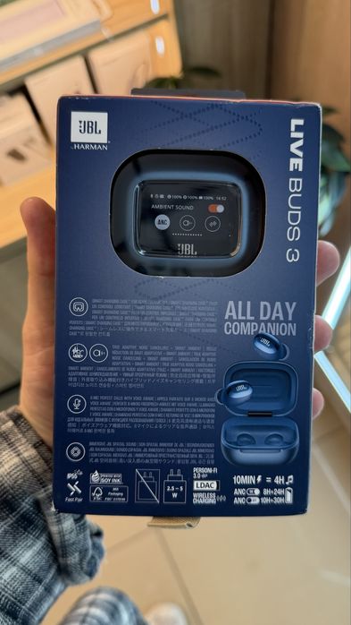 Навушник. Jbl live buds 3