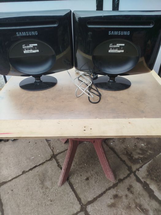 Monitor Samsung 22  cale sprawny