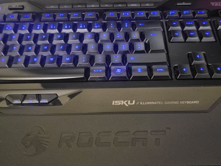 Teclado Roccat Isku