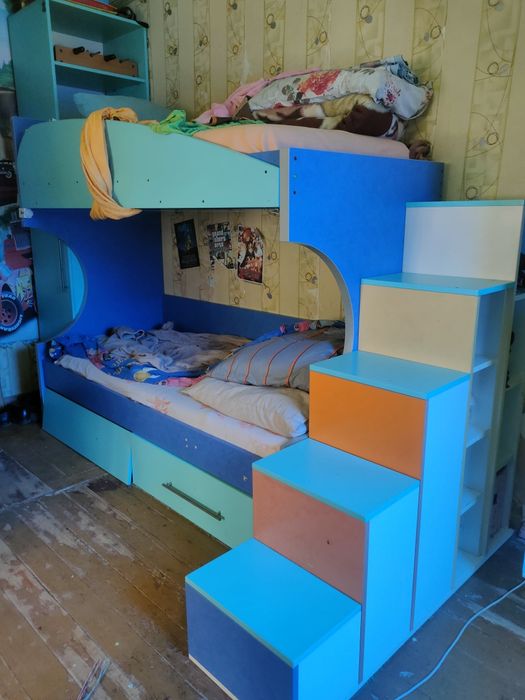 Двоярусне ліжко, кровать