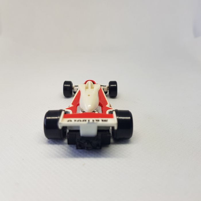 Tomica F39 McLaren M26 Ford