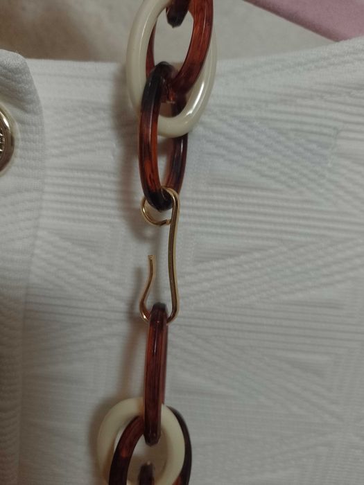 Długie, Bogato zdobione korale z Londynu, naszyjnik