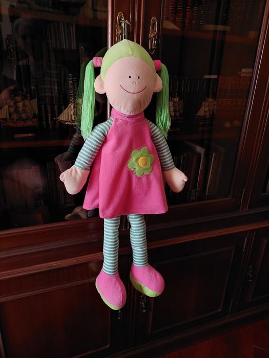 Boneca de pano bem estimada.