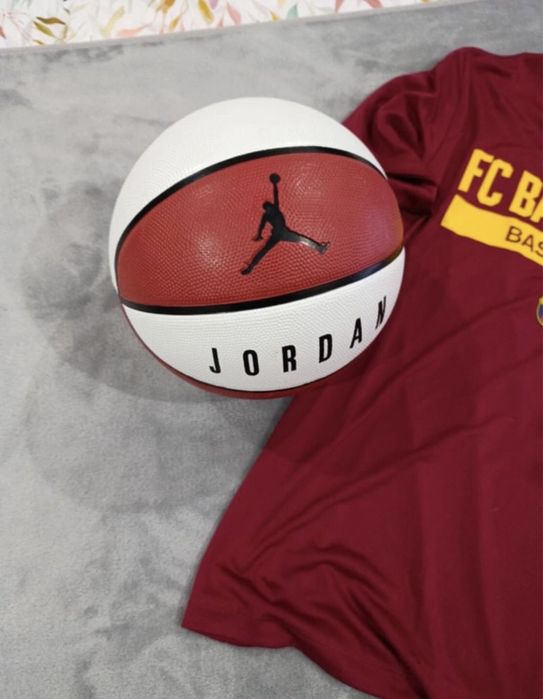 T-Shirt + bola de basket