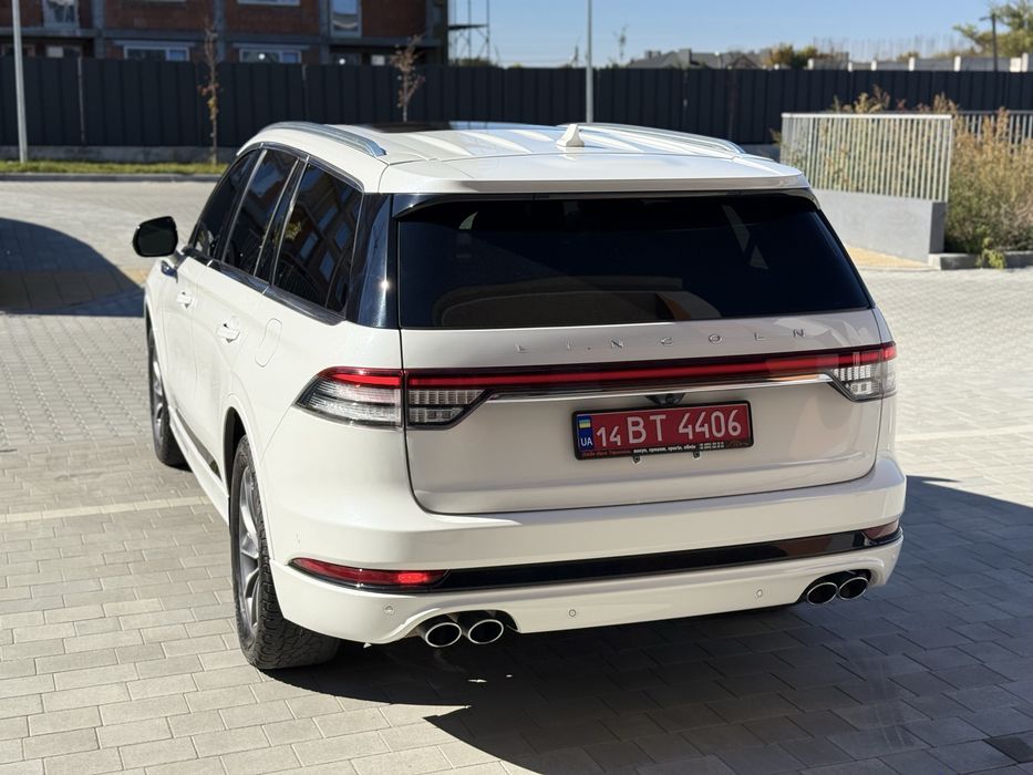 Продаю плагін-гібрид Lincoln Aviator