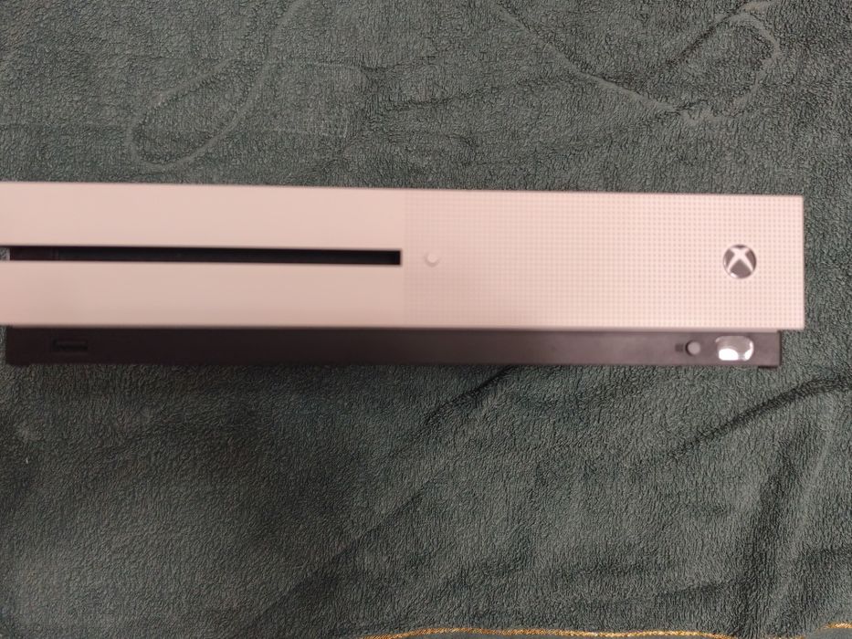 Продам Xbox One S