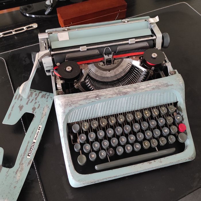 Máquina de escrever antiga, Olivetti Studio 44