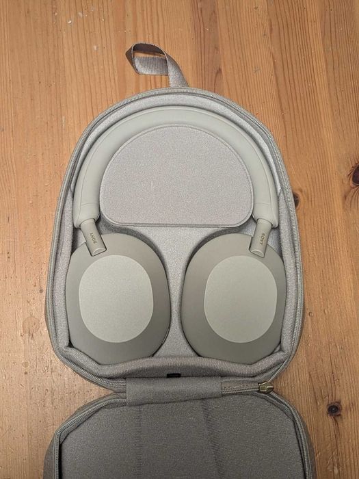 Sony WH-1000XM5 srebrne, jak nowe, etui + pudełko