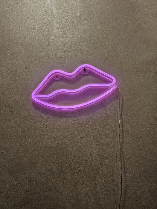 Світлодіодна неонова лампа.