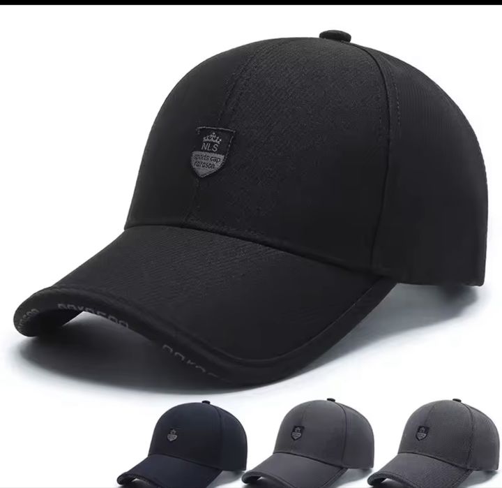 Черная кепка з козирком