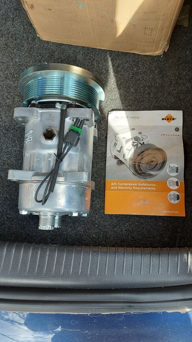 Новый компресор кондиционера NRF 32884 (New Holland) 9824775,898247758