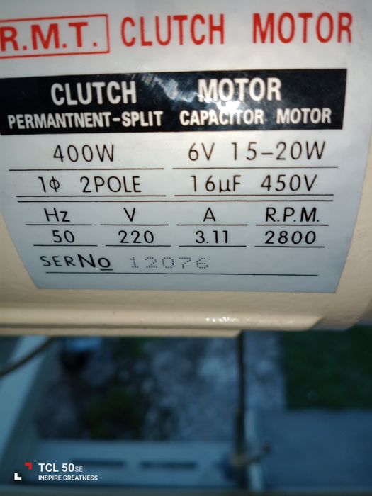 Máquina de costura semi industrial a funcionar na perfeição.