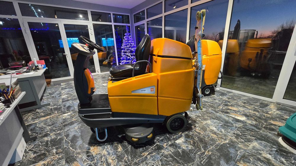 Myjka do posadzek Taski Swingo 5000