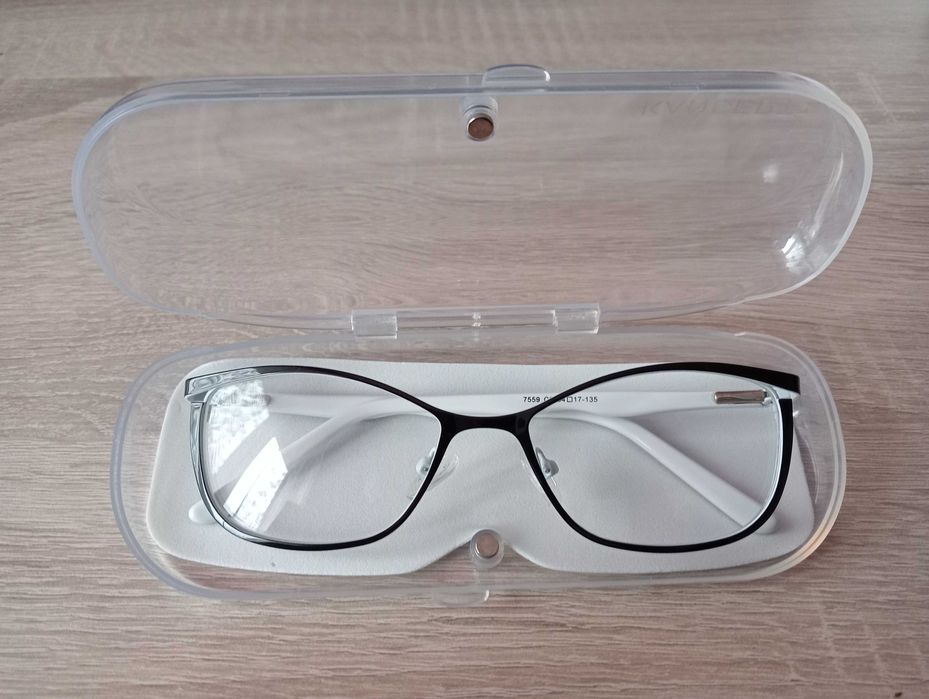 Oprawki do okularów korekcyjnych, czarno-białe