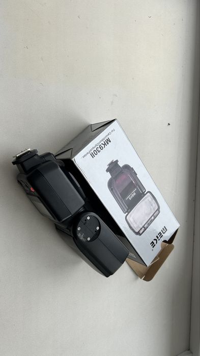 Продам на запчастини або відновлення фотоспалах Meike MK930ll
