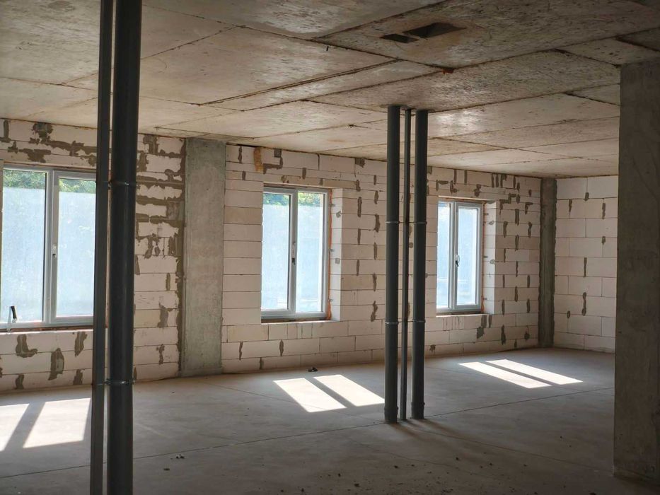 Продам  фасадное помещение на Таирово в ЖК Виа Рома.  1L21