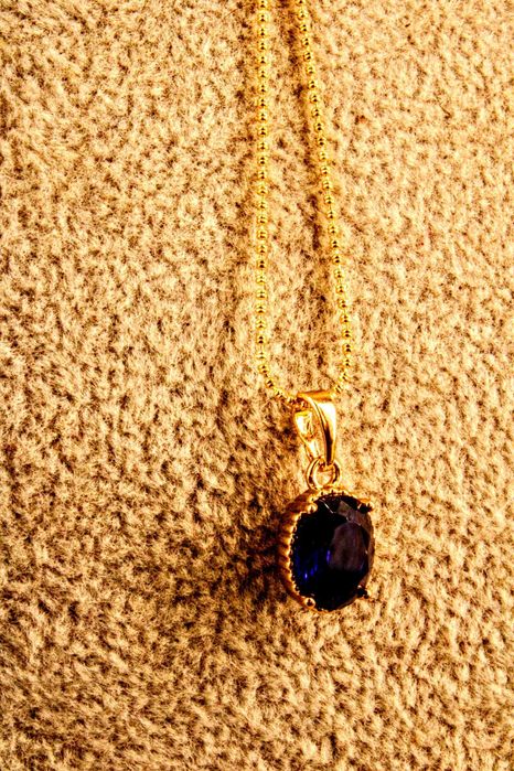 Naszyjnik z imitacją rubinu