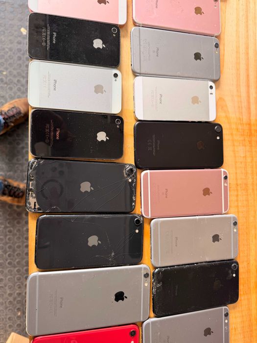Lote Apple para Peças / Reparação – 54 iPhones + 26 iPads +iPods+Peças