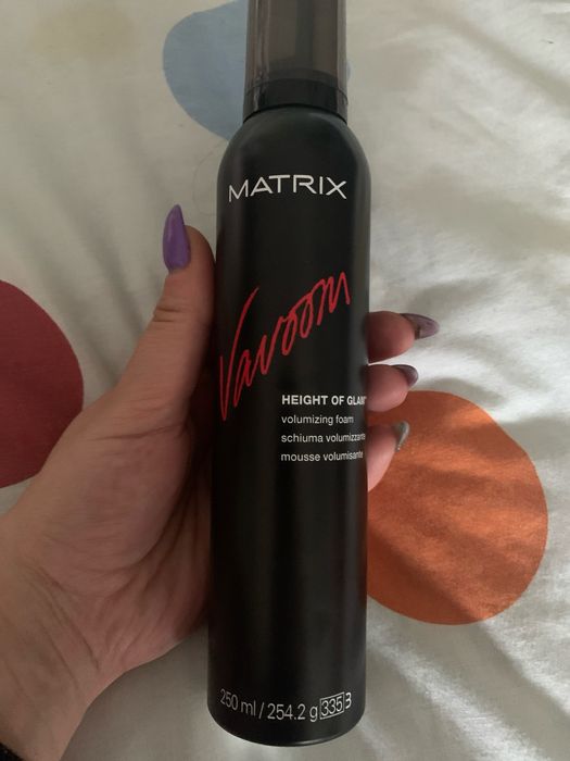 Лак для волосся і спрей для надання обʼєму