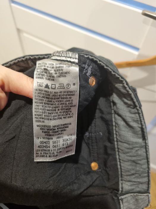 Jeansy męskie Levi's Slim Tapered 402 - rozm. 30 / 30 - ciemny grafit