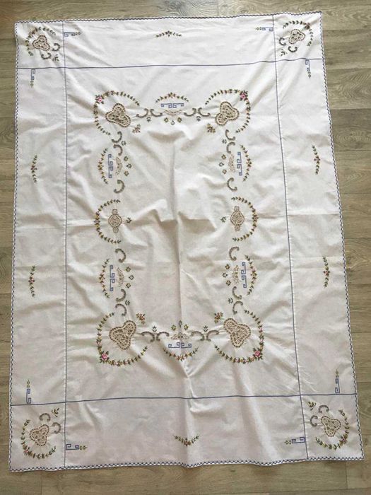 Скатерть белая ручная вышивка крестиком и ришелье  Нand-made