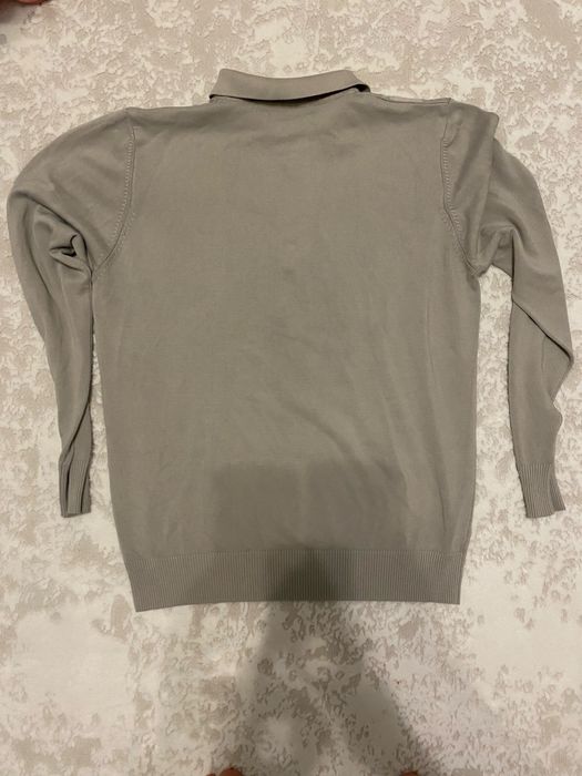 Продам свитер класичний