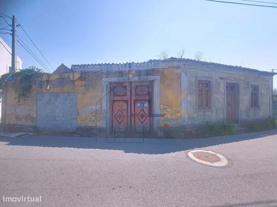 Terreno com Moradia em ruínas em Cacia!!!