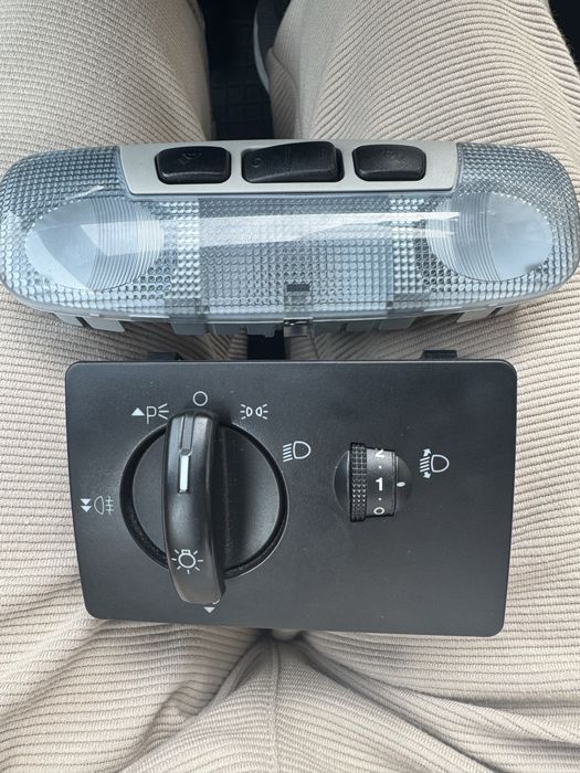 Lampka podsufitki Ford c max