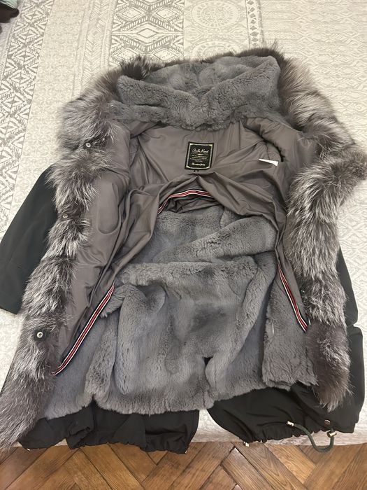 Продам парку з натуральним хутром