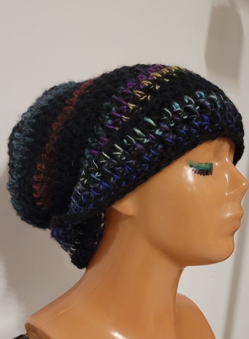 Sprzedam cieplą, lużną czapkę ręcznie robioną,