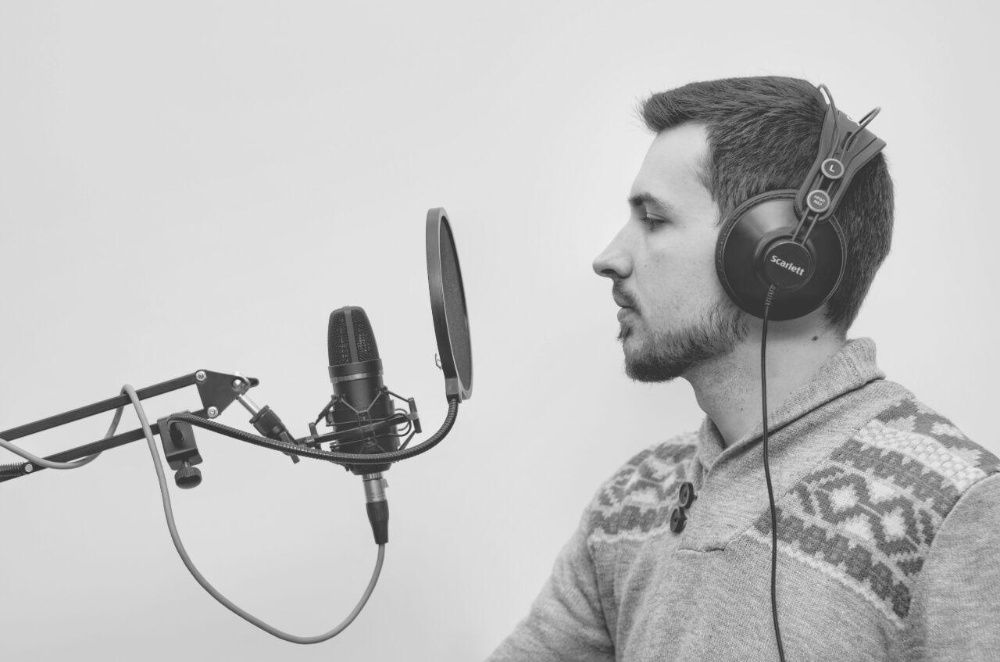 Диктор, начитка, озвучка, голос, voice over