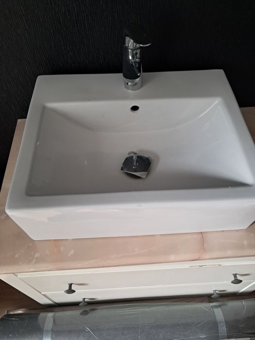 Sprzedam umywalkę z baterią