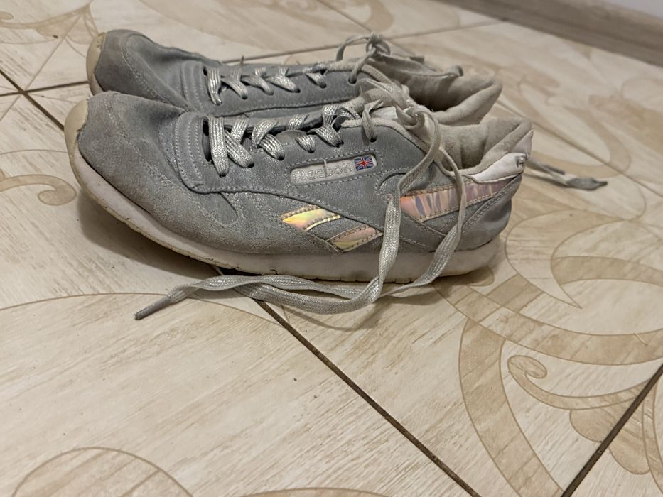 Кросівки рібок і замшеві туфлі 38 розмір 24,5 см