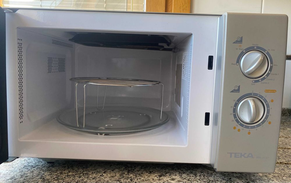 Micro-ondas  TEKA Modelo MW 20 BF SILVER