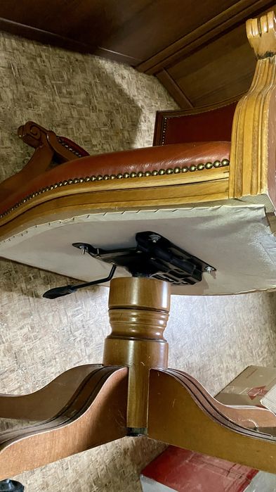 Кресло в кабинет.