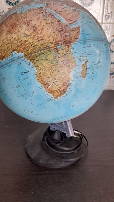 Globo,com iluminação.