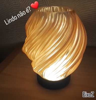 Candeeiro de mesa com iluminação LED - NOVO Ref: 001