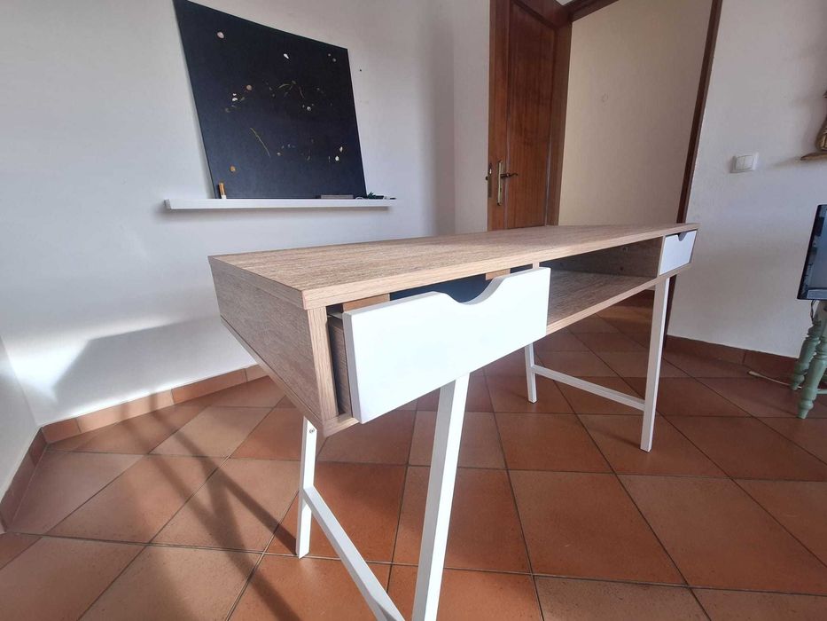 Secretária Semi Nova