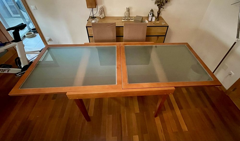 Mesa de Jantar Extensível em Cerejeira (110cm a 220cm)