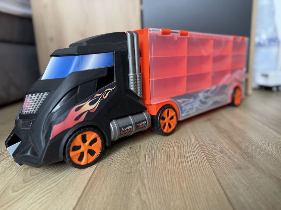 Автовоз і багато машинок