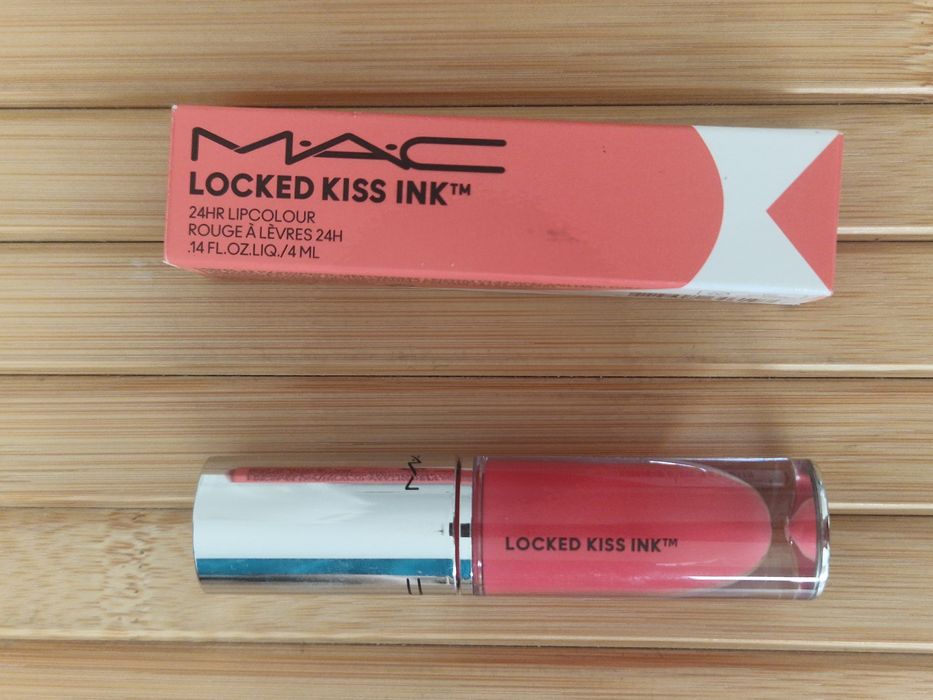 Plynna pomadka Mac Locked Kiss Ink, kolor Gracious