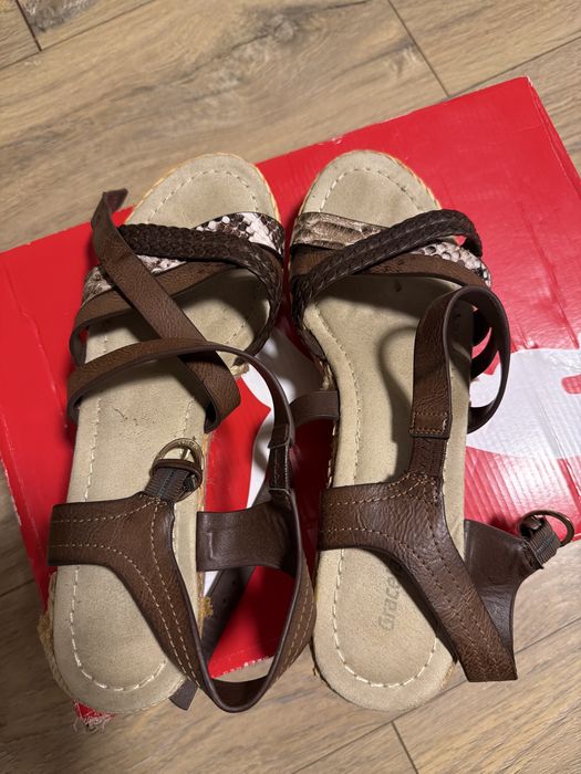 Продам босоніжки