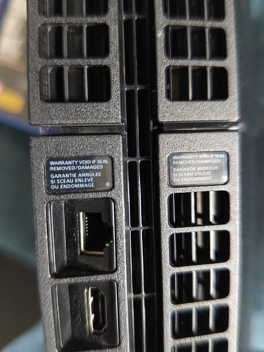 Продам Playstation 4 PS4 Black FAT 500 GB  матова в ідеальному стані