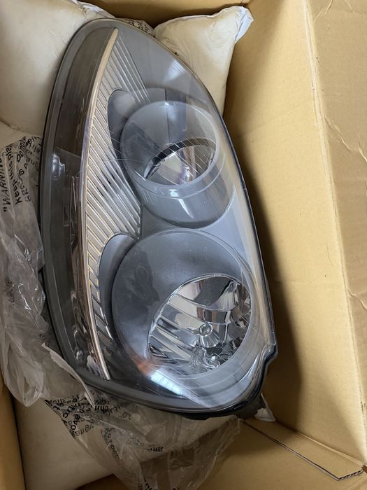 Lampa przod golf v