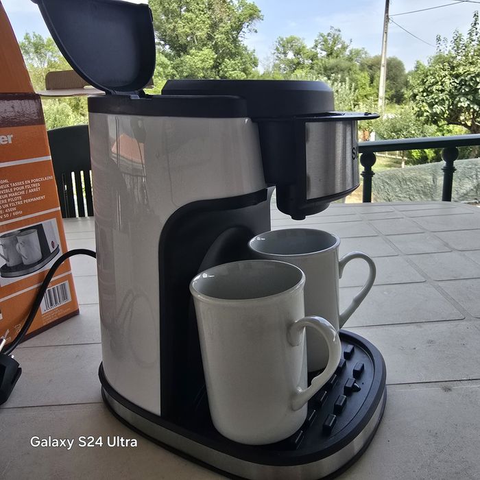 Máquina de café e chá polivalente, simples rápida e muito eficiente.